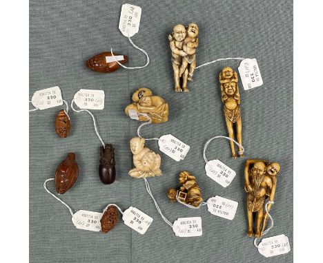 11 Netsuke, Material verschieden. Wohl Japan antik.Bis 9,5 cm. Provenienz: Nagel Auktionen Stuttgart, Auktion Asia 40, Los Nu