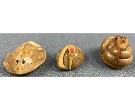 3 Netsuke. Wohl Japan antik. Je Marke, signiert?3 netsuke. Probably Japan antique. Each with mark, signed?