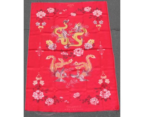 Seidentuch. Wohl Jacquard Stoff. Auch bezeichnet.181 cm x 131 cm. 2 x Imperialer Drache jagen die Flammende Perle. Darunter 2