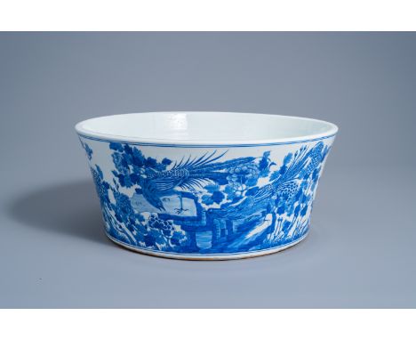 Full title: A large Chinese blue and white basin with pheasants in a landscape, 20th CDescription: H 17 cm - Dia.: 40,2 cmCon