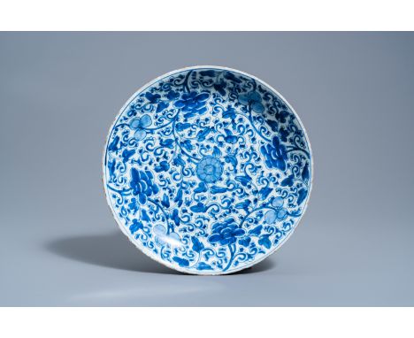Full title: A Chinese blue and white charger with floral design, KangxiDescription: Dia.: 35,8 cmCondition:The absence of a c