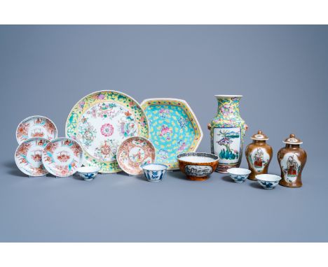 Full title: A varied collection of Chinese polychrome porcelain, 18th C. and laterDescription: H 20,5 - 2,5 cm (the tallest a