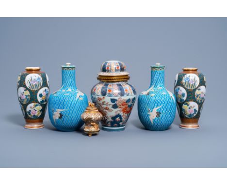 Full title: Six vases in Kutani, Satsuma and Imari porcelain, Japan, Meiji, 19th C.Description: H 28 - 13 cm (the tallest and