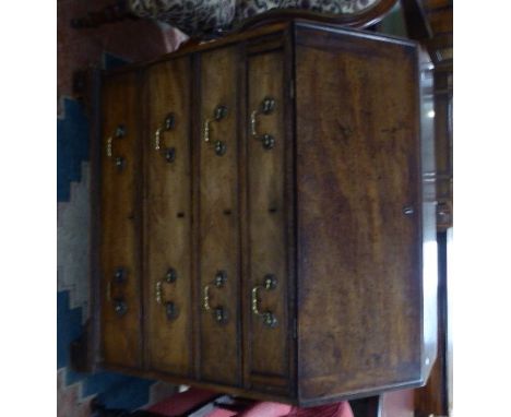A Georgian Bureau with Fall Front, Fitted Interior and Four Graduated Long Drawers, Bracket Feet, 91 cm Wide