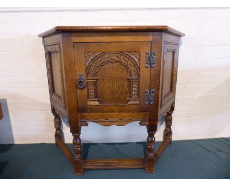 An Edwardian Oak Credence Cabinet with Carved Panel Door, 80 cm Long 
