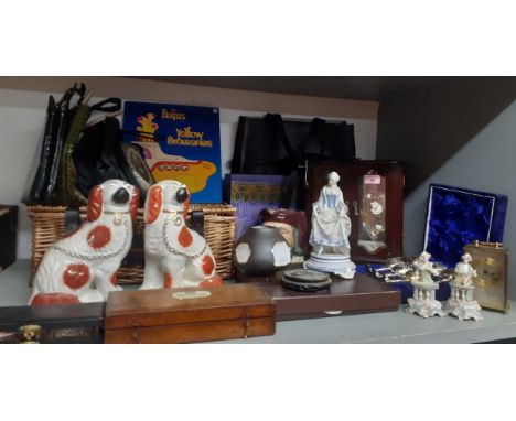 A mixed lot to include a late 20th Century jewellery box, a Wedgwood collector's plate, a Harrods wicker hamper basket, an M&