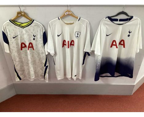 Tottenham Hotspur Nike Home Shirts with 'AIA' Logo, size XL (3).