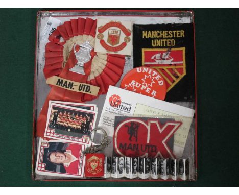 Manchester United Concertina Booklet by Cofffer of London, circa 1971, rosette, blazer badge (wear), patch, sixteen Panini 78