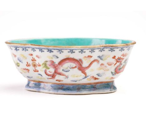 A Chinese famille rose porcelain bowl, Qing, 19th century, the interior with turquoise ground, the exterior painted with two 