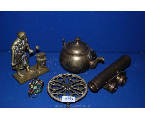 A small quantity of brass including cannon, blacksmith model, teapot etc.