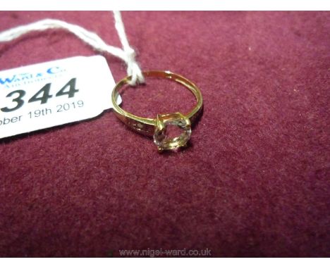 A 375 9ct large solitaire Ring and chip diamonds (boxed)
