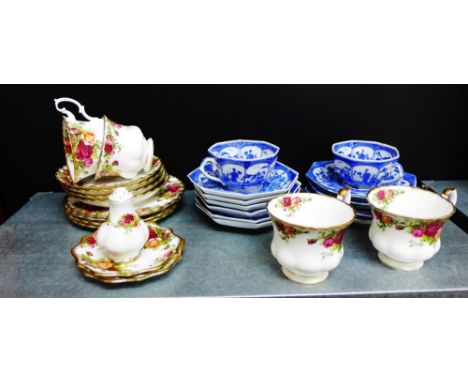 A mixed lot to include a four place Royal Albert 'Old Country Roses' tea set, together with two trinket dishes and a pepper p