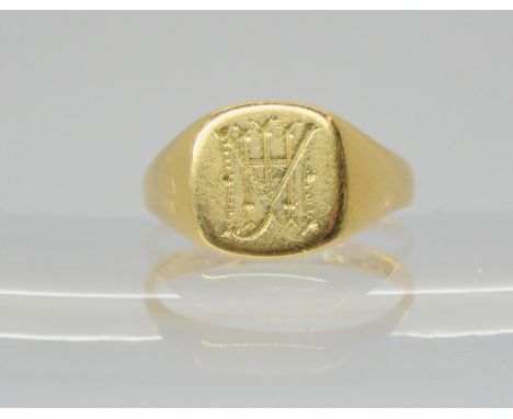 An 18ct gold signet ring, size N1/2, weight 5gms Condition Report:Available upon request