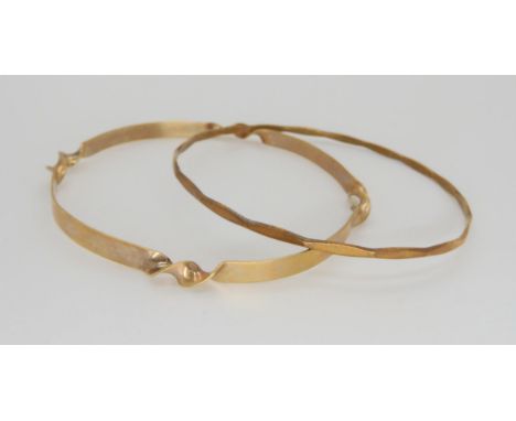 Two 9ct gold bangles, inner diameter of the twist bangle 7cm, other 7cm, weight together 17.3gms Condition Report:Available u