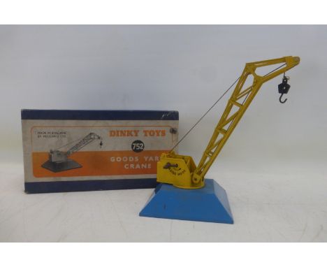 DINKY TOYS - Goods Yard Crane, no. 752, in very good condition, blue box with orange label good.