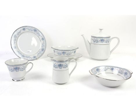 Noritake Blue Hill pattern dinner service 