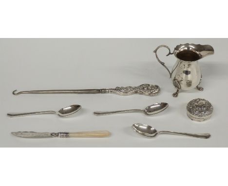 Modern hallmarked silver Georgian style jug, height 8cm, three rat tail teaspoons, silver lid, mother of pearl handled hallma
