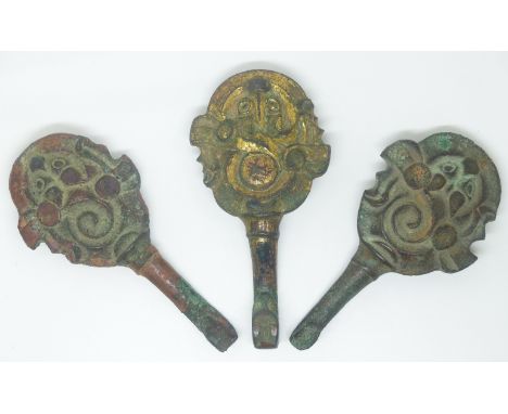 Three bronze Chinese Han Dynasty belt hooks, with bat motif, 9.5cm&nbsp;