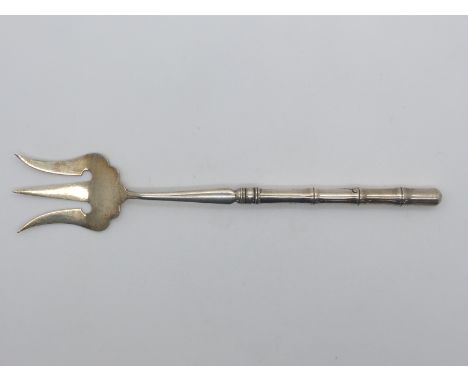 Chinese white metal pickle fork with silver marks for Wing Nan of Hong Kong, length 19.5cm, 36g.&nbsp;