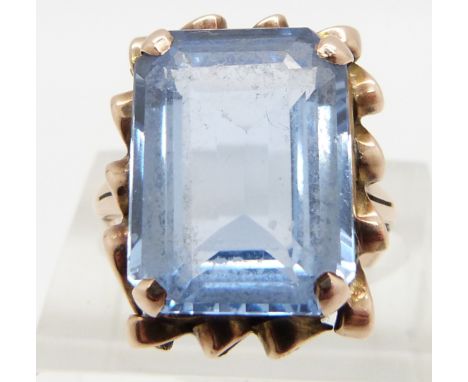 A 9ct gold ring set with an emerald cut blue synthetic spinel , size K