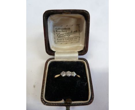 18ct Gold engagement ring set with 3 diamonds ( 2.7g )