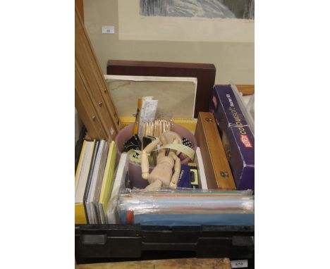 A TUB OF ART ACCESSORIES TO INCLUDE EASEL, PAINTS, PENCILS ETC.