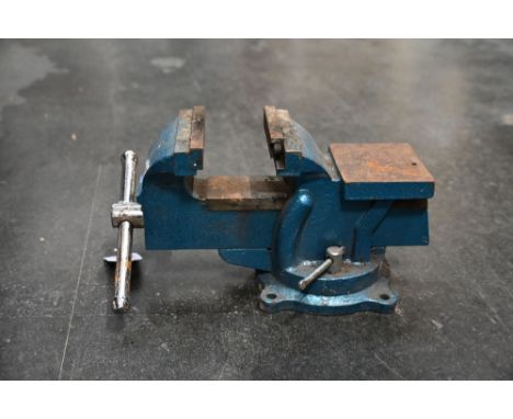 Bench vice