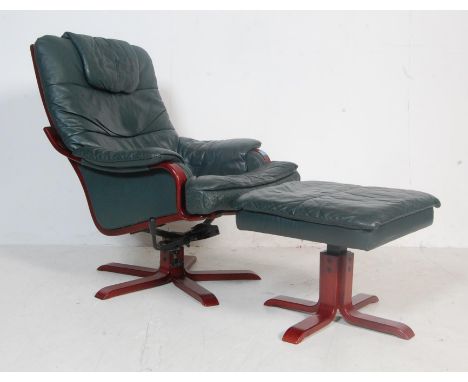 A contemporary late 20th Century retro vintage armchair / lounge swivel chair in the manner of Ekornes for Stressless. The re