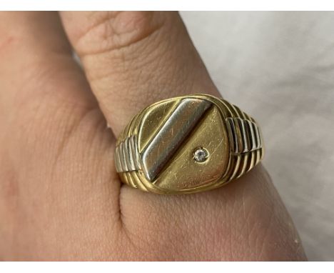 BOXED 18CT GOLD DIAMOND CHIP SIGNET RING SIZE Y/Z 10.9G APPORX