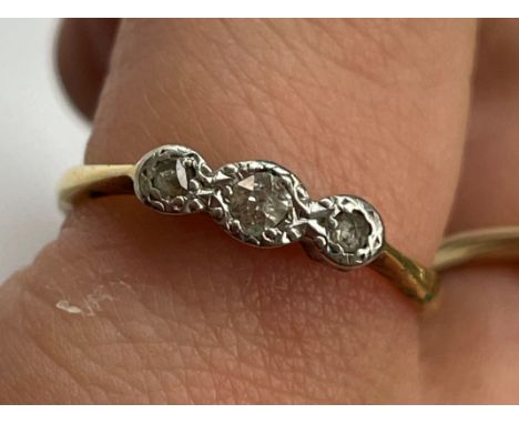 18CT GOLD AND PLAT 3 STONE DIAMOND RING 1.9G APPROX SIZE L