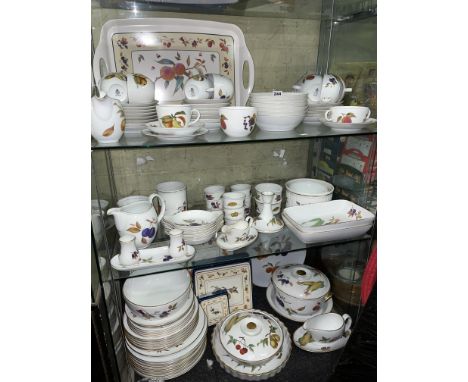 EXTENSIVE ROYAL WORCESTER EVESHAM PATTERNED TABLE SERVICE OVER THREE SHELVES