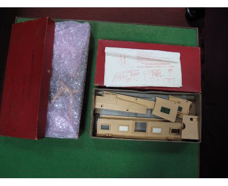 Two Items Boxed Hornby Dublo "OO" Gauge/4mm Trackside Accessories, Ref 5085 plastic Suburban Station, plus Ref 5006 plastic E