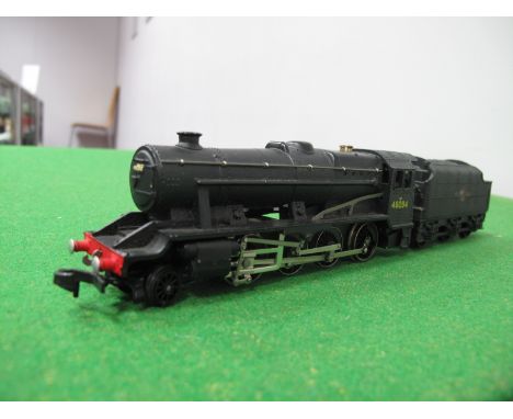 Hornby Dublo 3 Rail 2-8-0 Class 8F Steam Locomotive and Tender, B.R. black, R/No. 48094, Tender Plunger Pickup, unboxed, cond