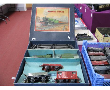 Hornby "O" Gauge Clockwork No 601 "Goods Set", comprising 0-4-0 Locomotive LNER green R/No 1842, plus four wheel tender, plus