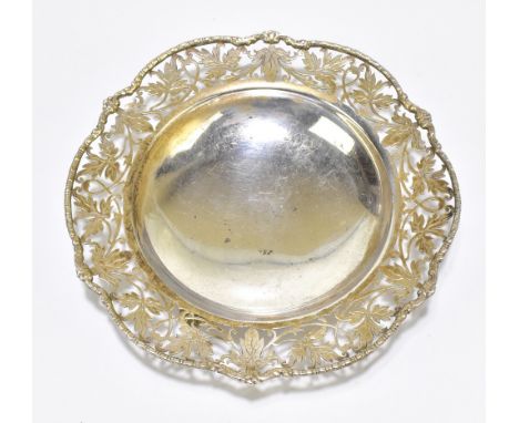 MAPPIN &amp; WEBB; a George V hallmarked silver dish with pierced floral border, Sheffield 1932, approx 2.73ozt/84g.Additiona