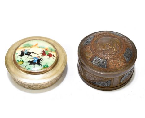 An Indian white metal compact, the lid featuring painted Mughal-style polo scene and with mirror to interior, diameter 7cm, t