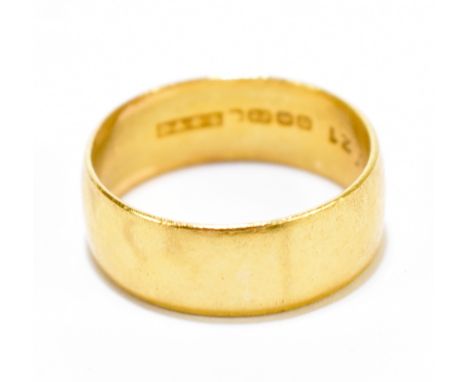 A 22ct yellow gold wedding band, approx size O, approx weight 5.4g.Additional InformationMinimal wear, scuffs and scratches.