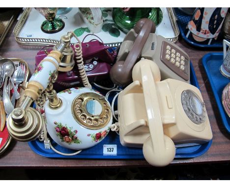 A Circa 1970's Telephone in cream, model 8746G, a P.O telephone, model 782R, an Old Country Roses telephone and a Trimline te