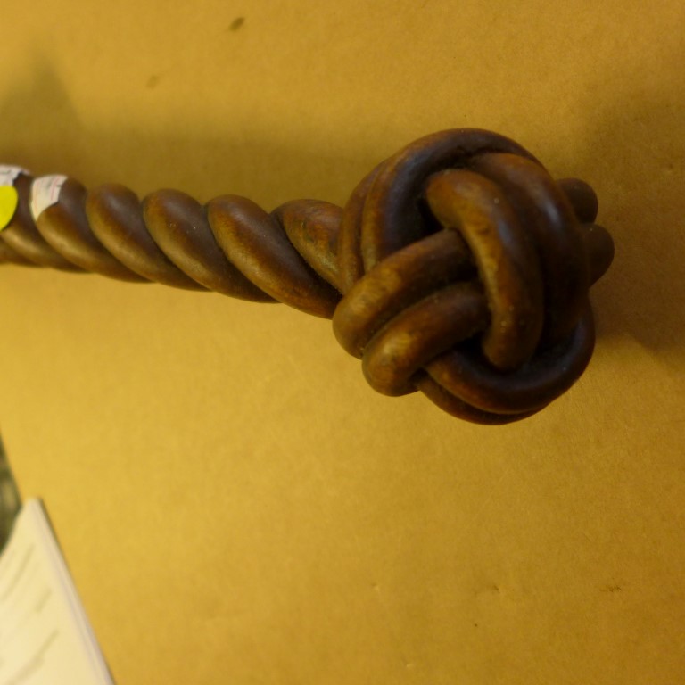 An unusual carved wood knot cudgel, early 20th Century41cm long cudgel