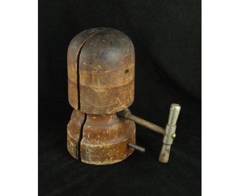 A Vintage wooden hat stretcherHeight 31cm.