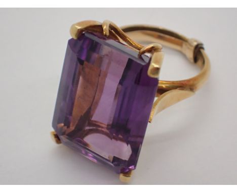 18ct gold amethyst dress ring stamped 750 size L / M 15.6g CONDITION REPORT: Amethyst dimensions: 24 x 15 mm Depth of gold mo