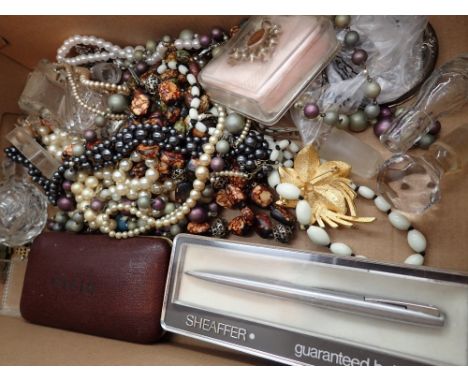 Box of costume jewellery and collectables