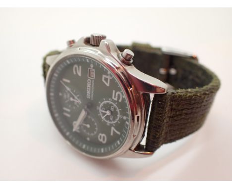 Seiko military chronograph wristwatch CONDITION REPORT: This item is working at lotting.