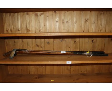 A bundle of vintage putters 