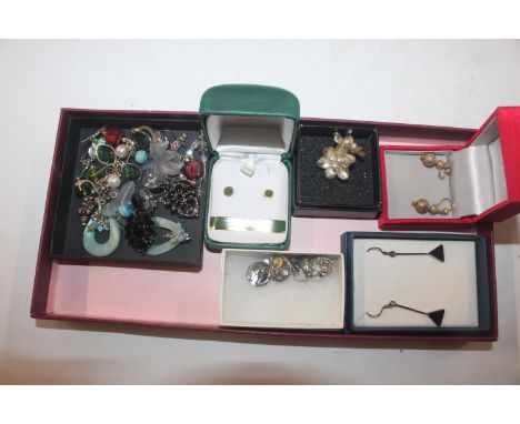 A pair of yellow metal drop ear-rings; a pair of 22ct gold plated nephrite jade ear-rings and various other pairs of ear-ring
