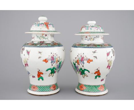 A pair of Chinese vases with covers with playing boys, 19th C. H: 45,5 cm Condition: good. Condition reports and high resolut