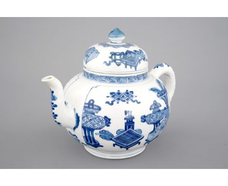 A very large Chinese blue and white tea pot, Kangxi, ca. 1700 H: 18,5 cm Condition reports and high resolution pictures are a