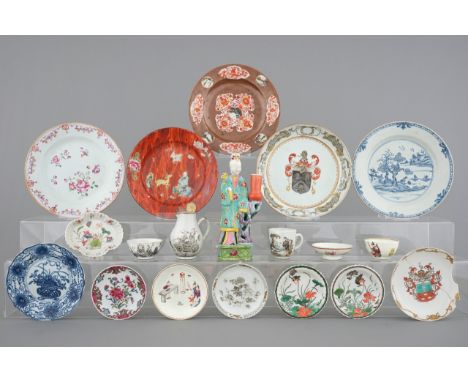 An important collection of Chinese export porcelain, Kangxi-Qianlong, 18th C. Various dimensions. Important damages.   Proven