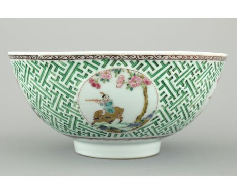 A Chinese porcelain famille rose relief-decorated bowl, Yongzheng, 1722-1735 Dia: 18,5 cm. H: 8,5 cm. Condition: A few very s