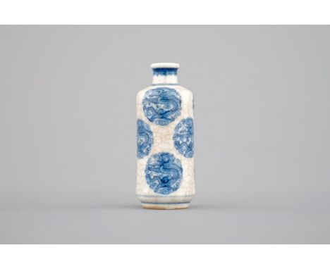 A Chinese blue and white soft paste porcelain snuff bottle, Yongzheng mark H: 7,5 cm Condition reports and high resolution pi